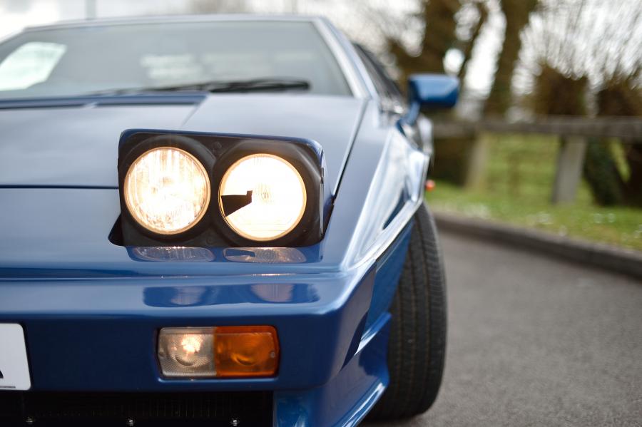 Детали экстерьера Lotus Esprit Turbo HC Limited Edition 1987 года  (фото 60 из 181)